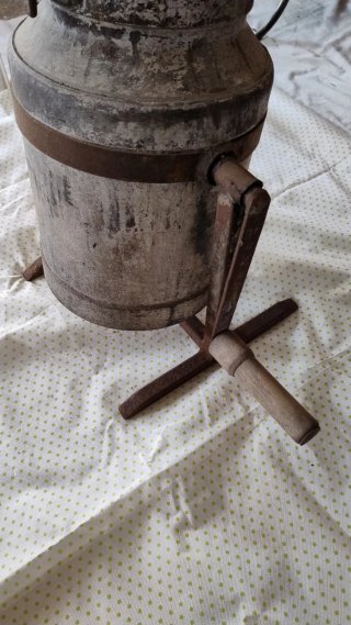 Antico zangola burro vintage