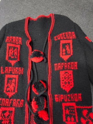 Chaqueta tejida Mendigoizale negra y roja