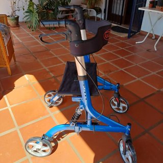 Andador Plegable Azul con Asiento y Ruedas