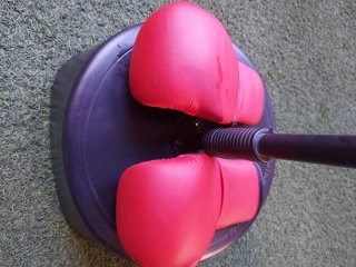 Balón de boxeo y guantes para niños