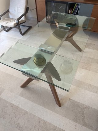 Mesa de salón extensible cristal y madera, diseño