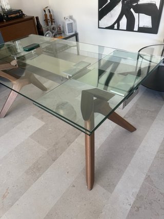 Mesa de salón extensible cristal y madera, diseño