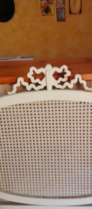 Bonito Cabecero de cama ovalado de rejilla