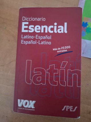 Diccionario esencial latino-español, español-la...