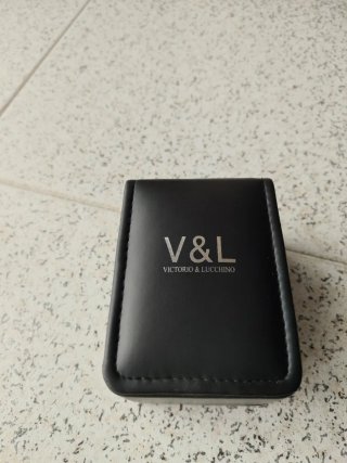 Reloj de pulsera negro nuevo