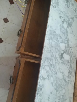 Cómoda antigua madera con mármol