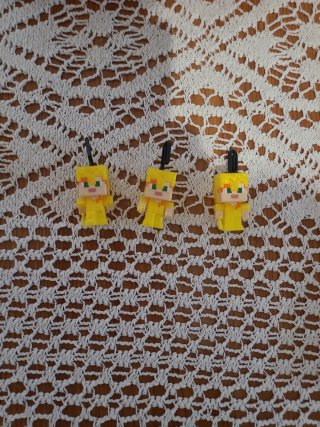 3 Figuras Minecraft Amarillas