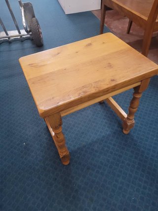 MESA AUXILIAR DE MADERA