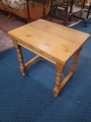 MESA AUXILIAR DE MADERA