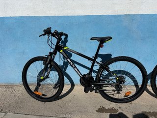 Bicicleta de montaña negra