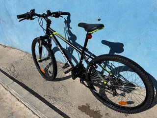 Bicicleta de montaña negra