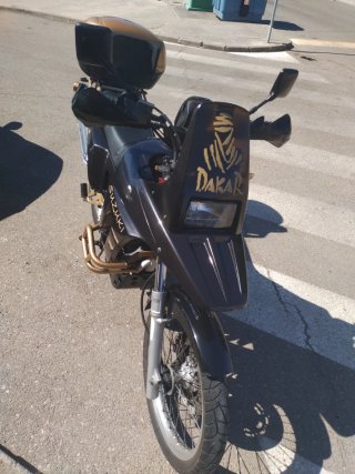 Suzuki DR Big 800S Negra y Dorada