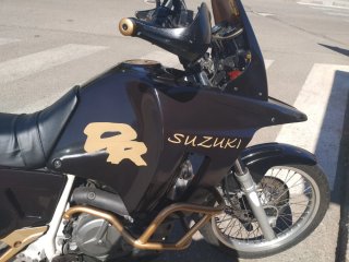 Suzuki DR Big 800S Negra y Dorada