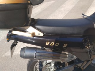 Suzuki DR Big 800S Negra y Dorada