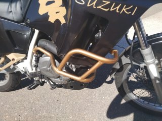 Suzuki DR Big 800S Negra y Dorada