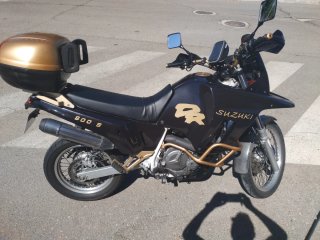 Suzuki DR Big 800S Negra y Dorada