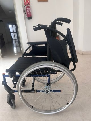 Silla de ruedas manual plegable con cojín incluido