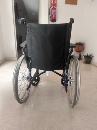 Silla de ruedas manual plegable con cojín incluido