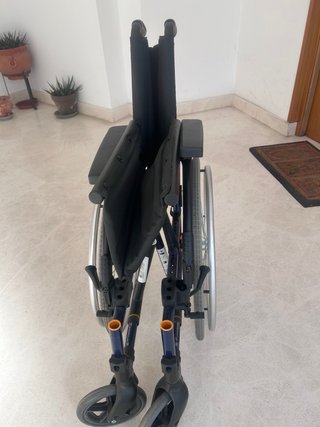 Silla de ruedas manual plegable con cojín incluido