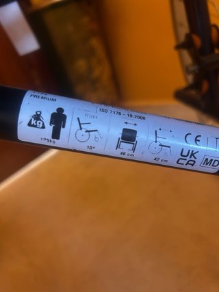 Silla de ruedas manual plegable con cojín incluido