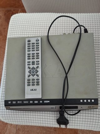 Reproductor DVD AKAI con Mando a Distancia