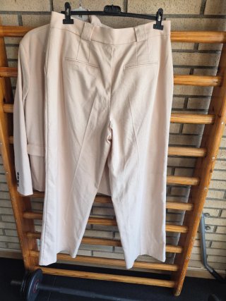 Traje Kiabi Talla 46 Rosa