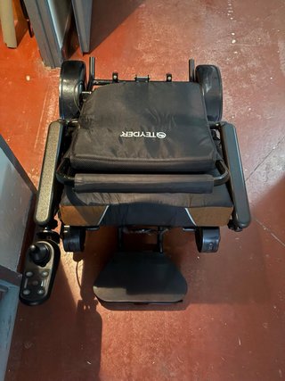 Silla de ruedas con motor eléctrico i plegable