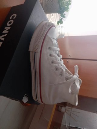 Tenis Converse Niña Botín Negro la talla es 33,5