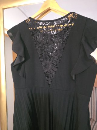 Vestido Negro Coctel Encaje Volantes