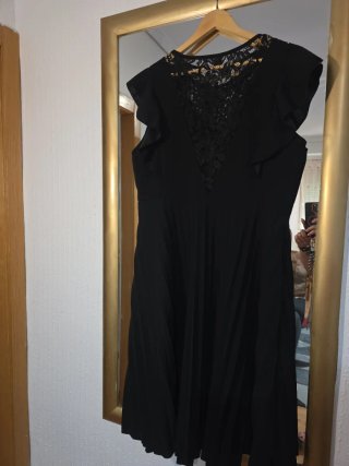 Vestido Negro Coctel Encaje Volantes