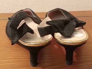 Zapatos de fiesta negros con lazo