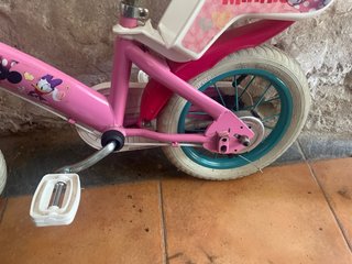 Bici infantil Minnie con cesta y asiento