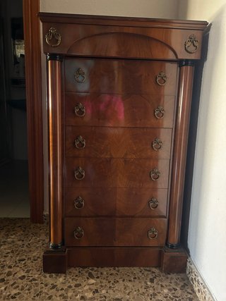 Cajonera de madera estilo clásico