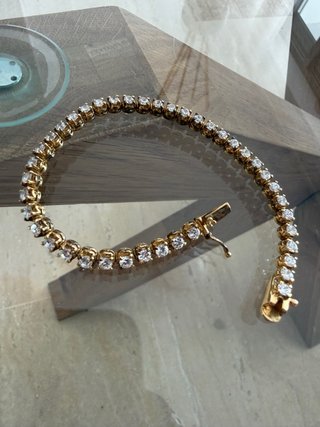 Pulsera Elegante Dorada con Piedras brillantes