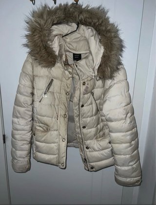 Abrigo Zara Beige con Capucha
