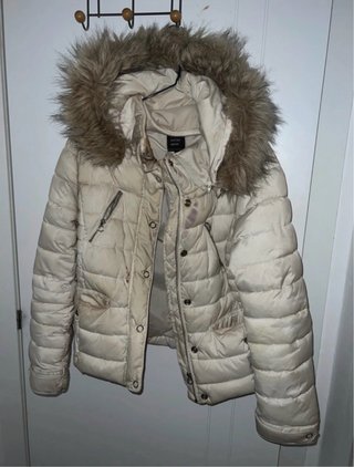 Abrigo Zara Beige con Capucha