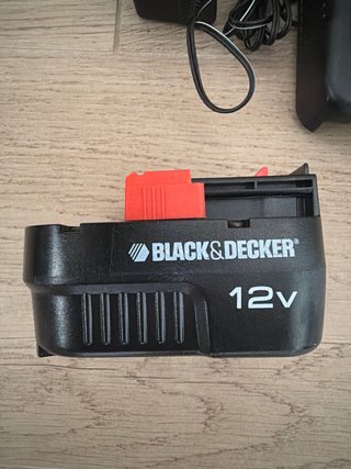 Cargador y 2 Baterías Black & Decker 12V