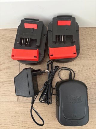 Cargador y 2 Baterías Black & Decker 12V