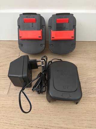 Cargador y 2 Baterías Black & Decker 12V