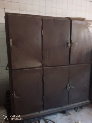 Armario Metálico Antiguo Marrón