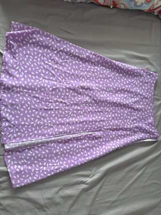 Falda larga morada con estampado floral