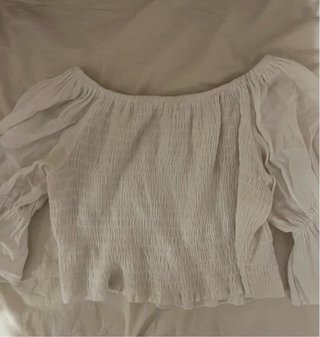 Top blanco con volantes