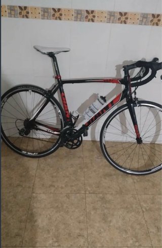 Bicicleta de carretera Giant Negra/Roja
