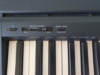 Piano digital Yamaha P-45 (88 teclas) con Soporte
