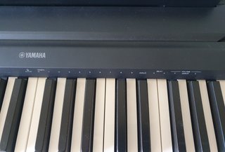 Piano digital Yamaha P-45 (88 teclas) con Soporte