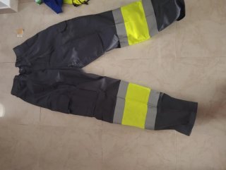 Pantalón de trabajo reflectante gris y amarillo