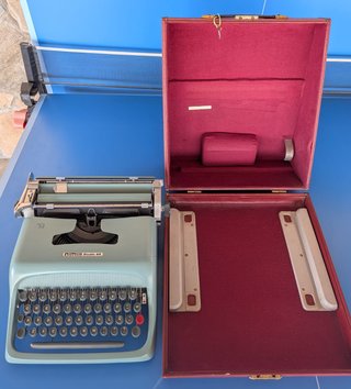 Máquina de Escribir Olivetti Studio 44