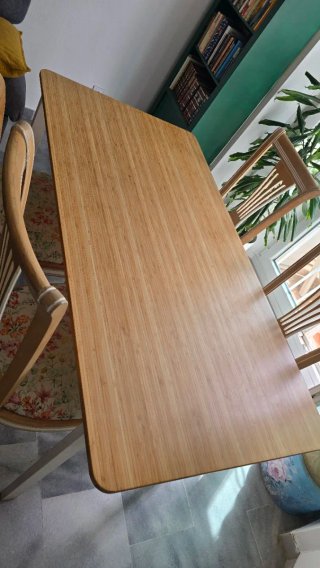 Mesa de comedor de bambú