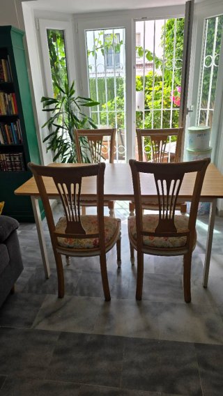 Mesa de comedor de bambú