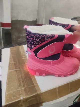 Scarponi da neve infantili rosa con luce